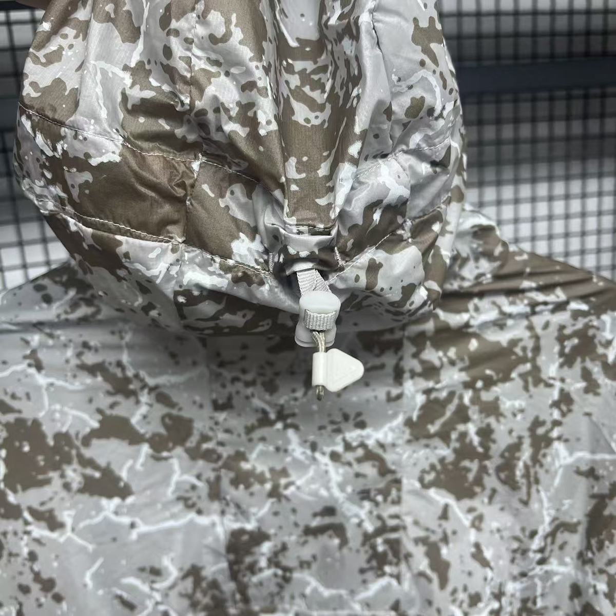 camo beige detail capuche