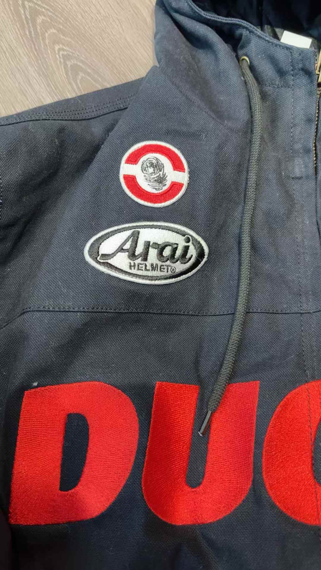 noir detail arai