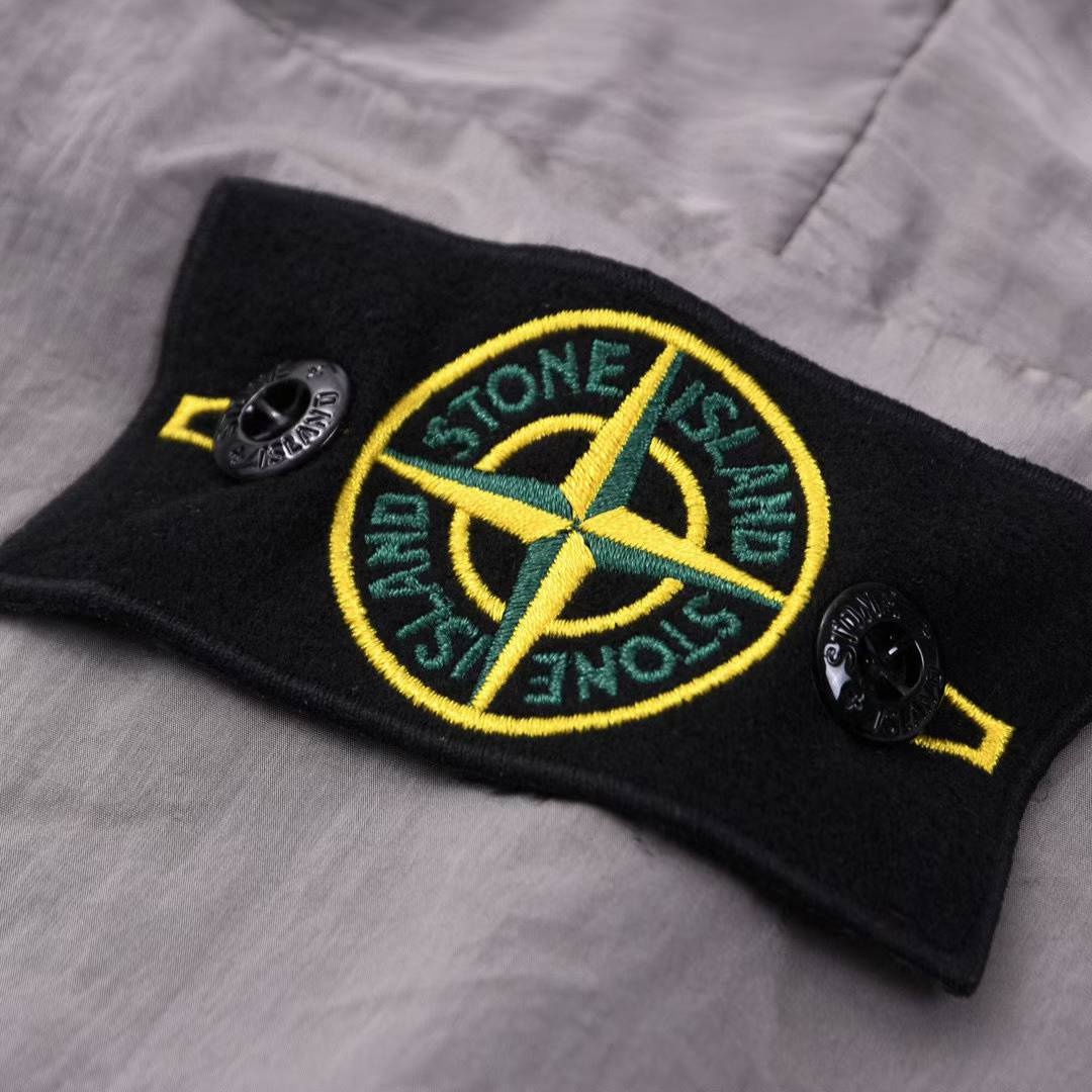 gris detail badge 2