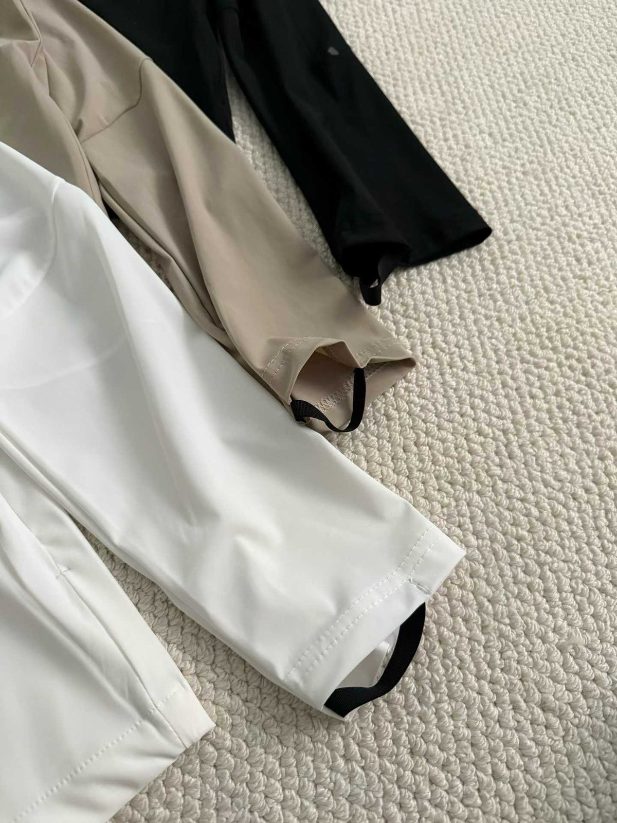 blanc beige noir detail manches