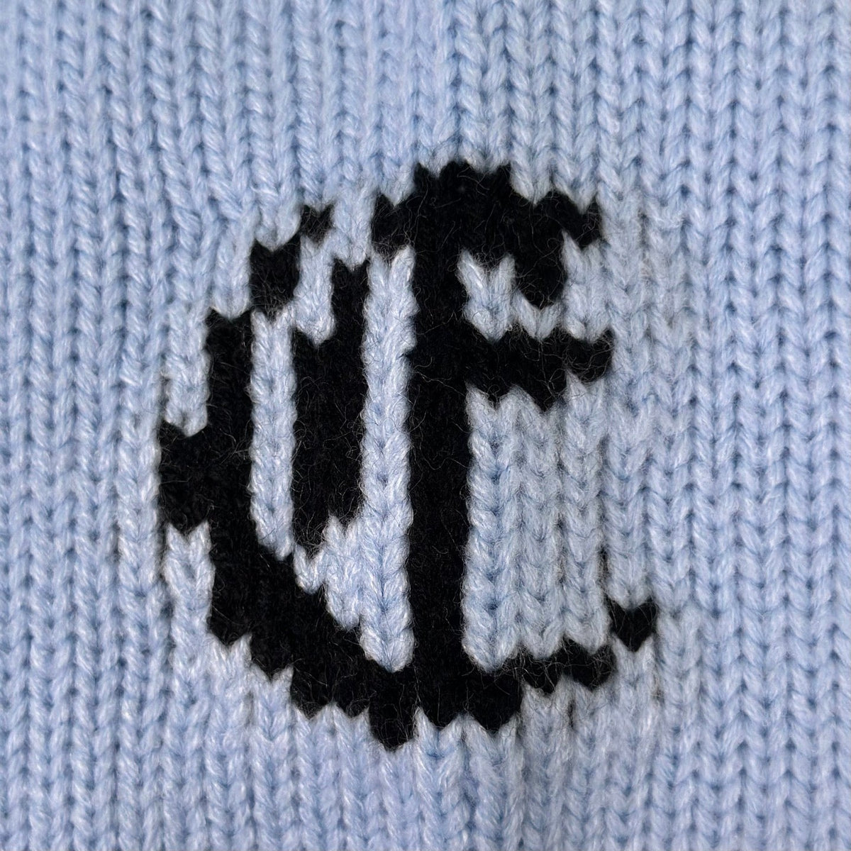 bleu ciel detail monogramme