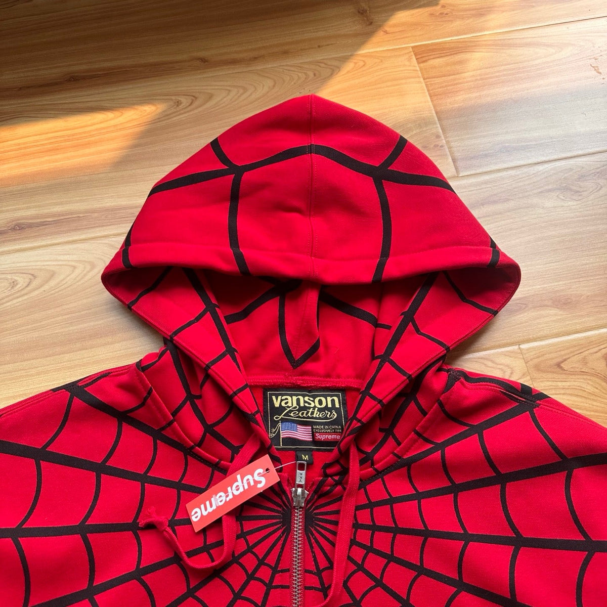 rouge detail zip