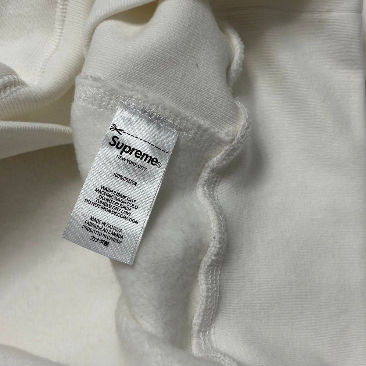 blanc detail etiquette