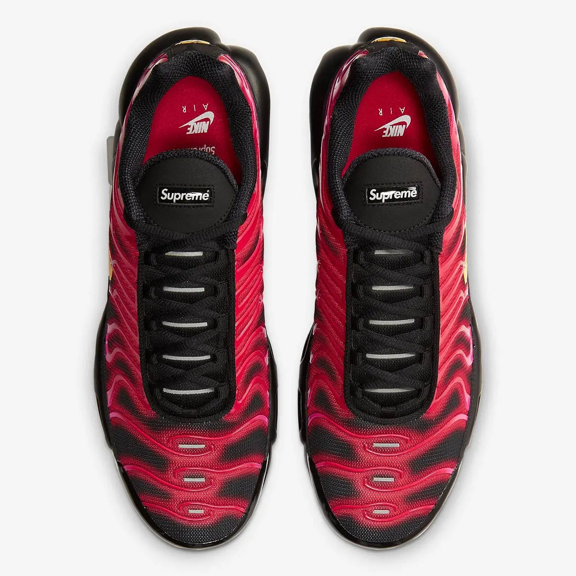 Nike x Supreme Black — vue 3
