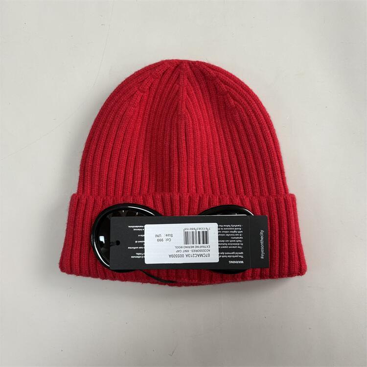 Bonnet C.P. Company Rouge — vue 1
