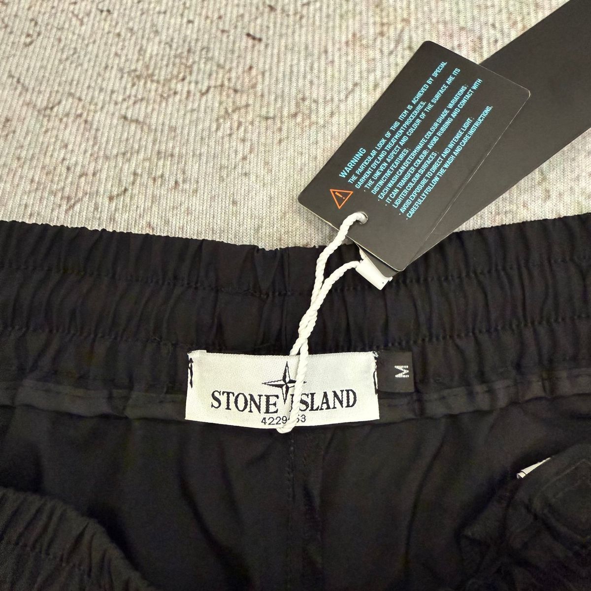 Short Stone Island Bleu Marine Noir — étiquette ceinture